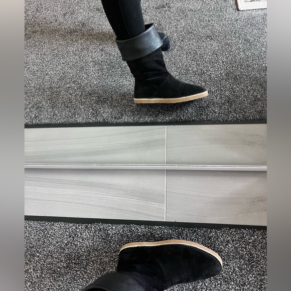 Stuart Weizman suede boots - Picture 9 of 11